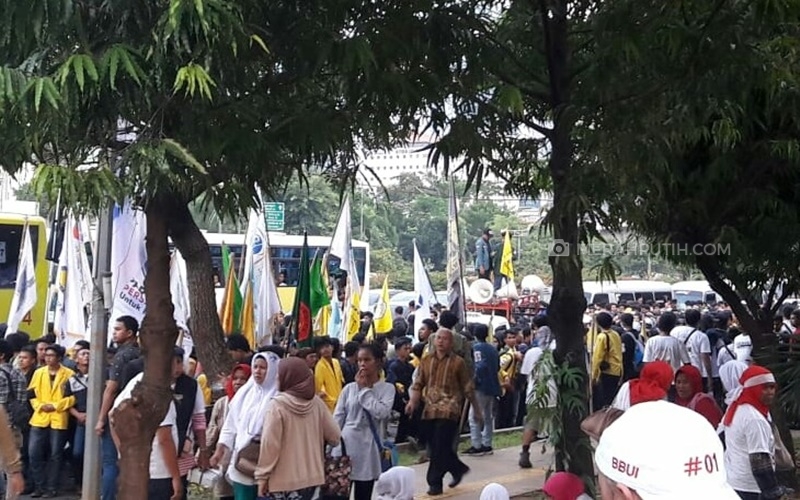  Jelang Debat Terakhir, Mahasiswa Demo Hotel Sultan Ingin Bertemu Jokowi dan Prabowo