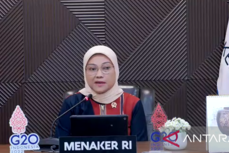 Menaker Ida Fauziyah dalam konferensi pers virtual terkait THR 2022 di Jakarta, Jumat (8/4/2022) (ANTARA/Prisca Triferna)