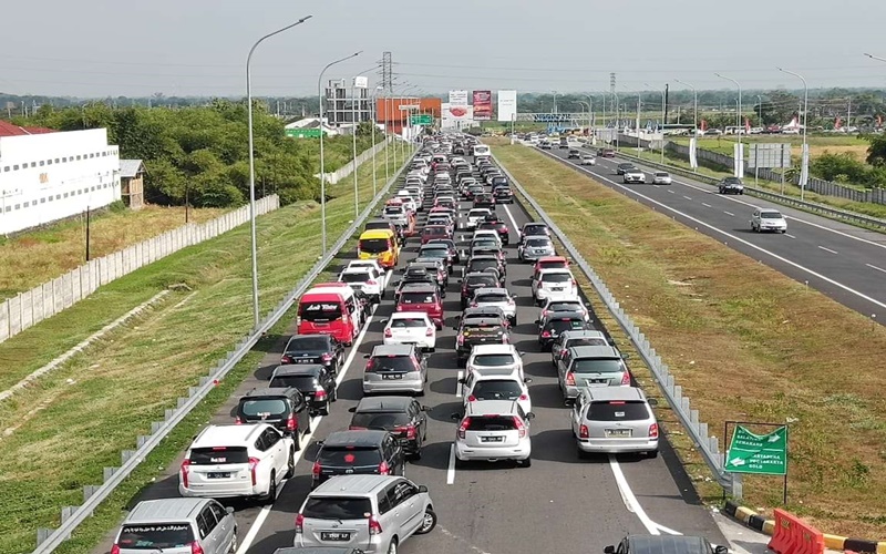 Kemacetan di Gerbang Tol Colomadu