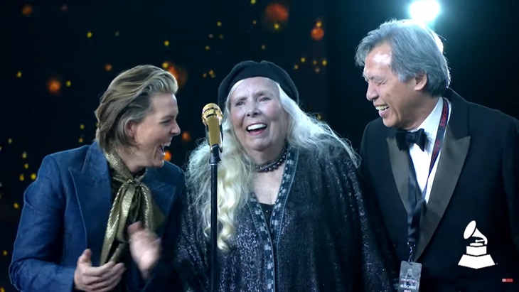 Joni Mitchell Raih MusiCares Person of the Year 2022 oleh Recording Academy