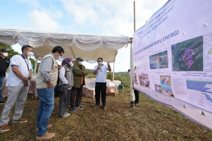 Wakil Gubernur Jawa Barat Uu Ruzhanul Ulum saat meninjau lokasi eksplorasi PLTB Ciemas di Kecamatan Ciemas, Kabupaten Sukabumi, Rabu (8/9/2021). (ANTARA/HO-Humas Pemprov Jabar)