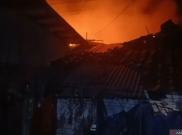 Api Cepat Menjalar karena Triplek, 5 Rumah di Kramat Jati Ludes Terbakar Kerugian Ratusan Juta