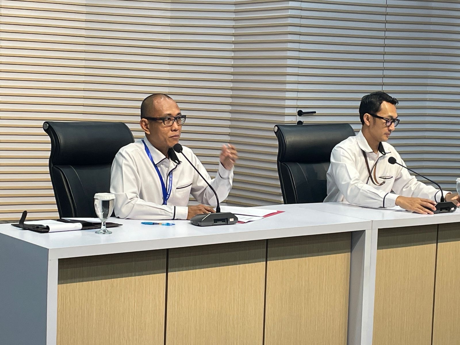  KPK Tahan Ajudan Gubernur Riau