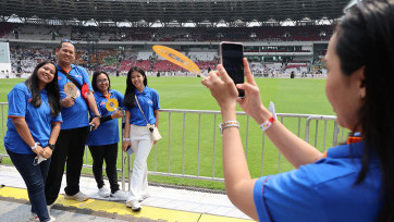 Suka Cita Umat Katolik Sambut Misa Agung Paus Fransiskus di Stadion GBK 
