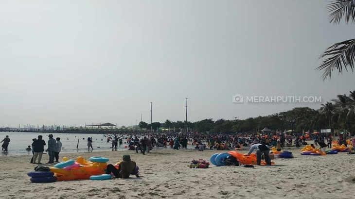 Buaya Muncul di Dermaga, Pengunjung Terus Padati Pantai Ancol