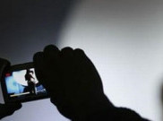 Nekat Live Streaming Asusila di Medsos Demi Cuan Rp 400 Ribu Sehari