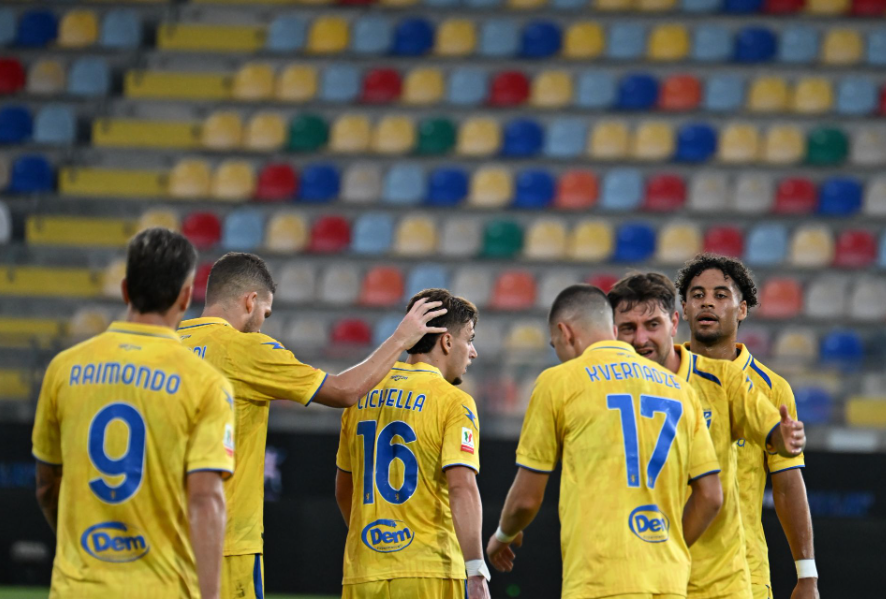 Statistik Gila Sassuolo vs Frosinone: Tim Tamu Mendominasi Total, Tapi Kok Gagal Menang?