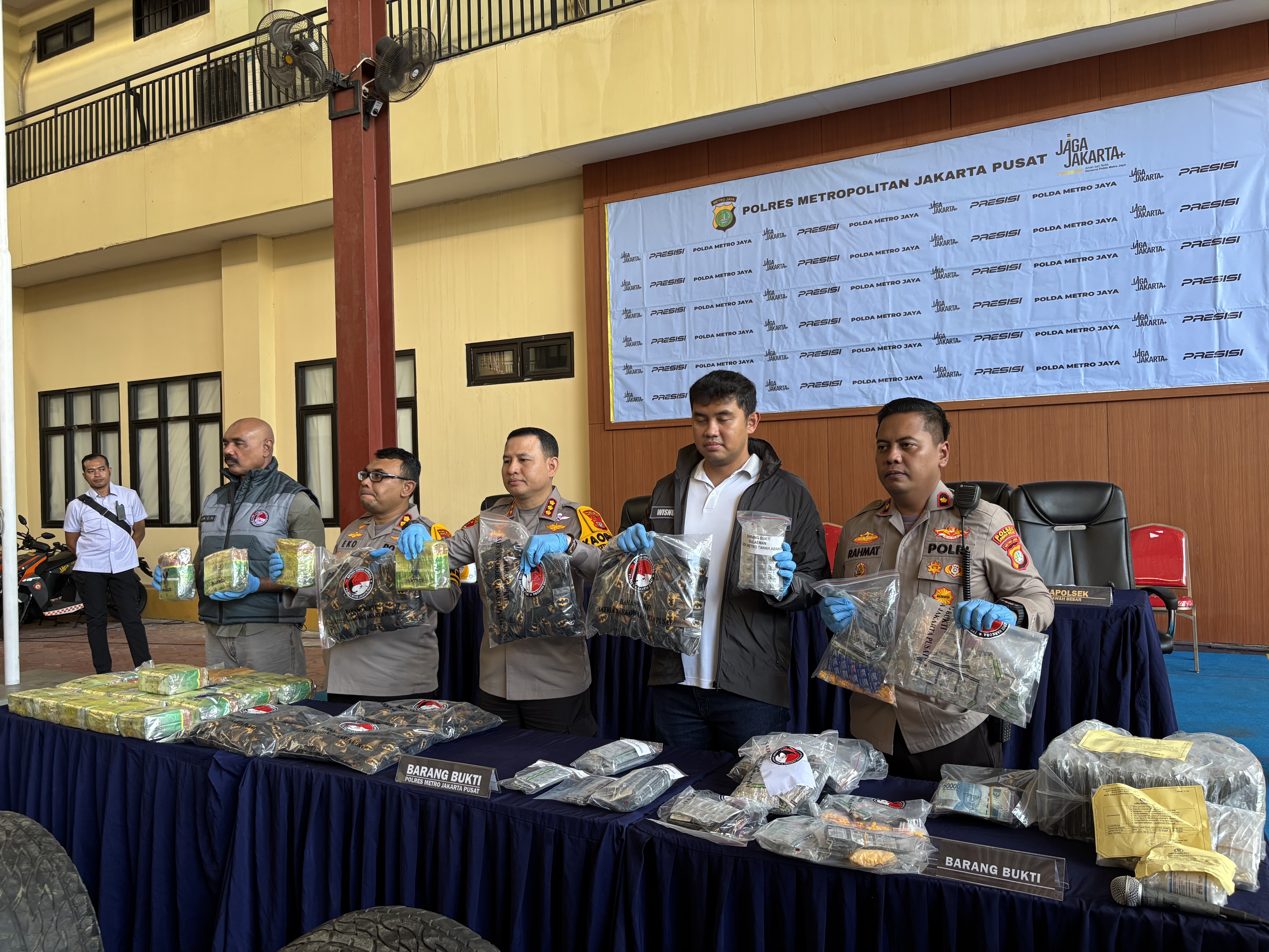 Polisi Bongkar Penyelundupan Sabu Jaringan Medan-Jakarta Memanfaatkan Kesibukan Petugas Amankan Arus Mudik, 25 Ribu Orang Diselamatkan