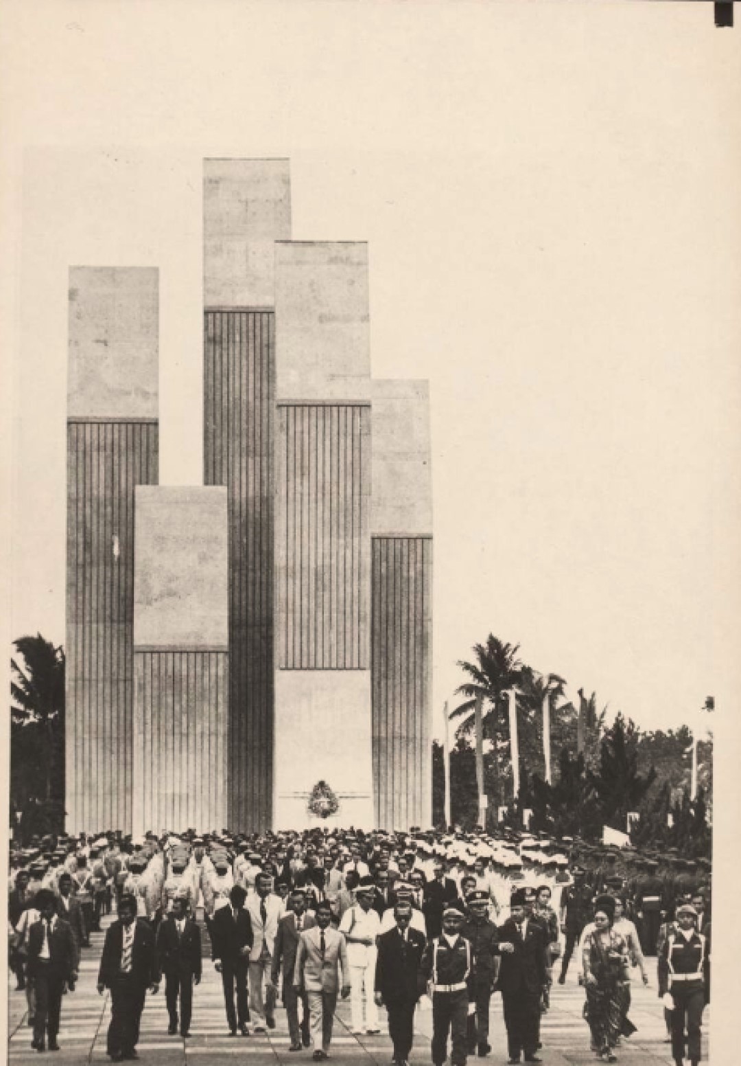 Soeharto meresmikan tugu Pahlawan tak dikenal di Kalibata