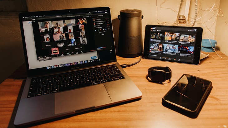 Fitur AR Interaktif untuk Video Conference 