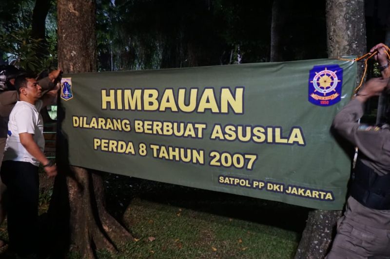 Jangan Pacaran Mesum di Taman 24 Jam, Sanksi Denda Rp 50 Juta Menanti