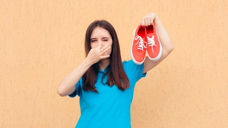 3 Cara Mudah Hilangkan Bau Kaki yang Mengganggu