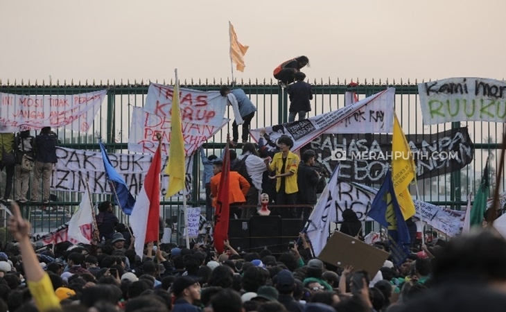  Kelompok Massa dan Elemen Mahasiswa Bantah Demo Depan DPR Dibayar