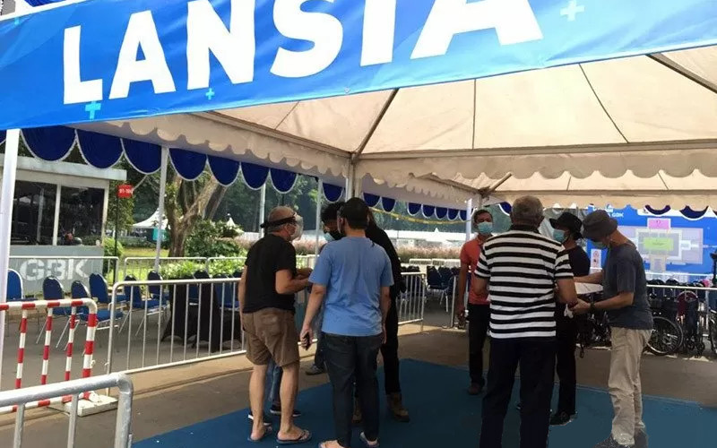 Layanan vaksinasi Covid-19 untuk warga lansia umum di Istora Senayan, Jakarta Selatan. Foto: ANTARA