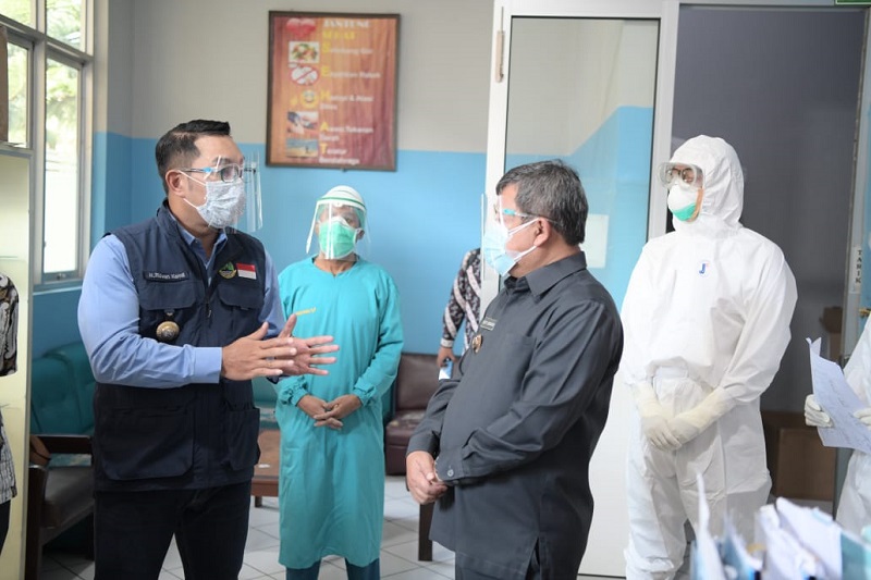 Ridwan Kamil cek RS di Bandung. (Foto: Antara)