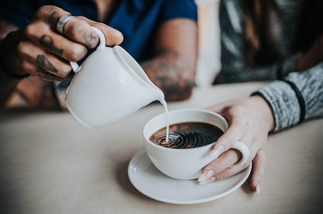 Buat Kopi Pagimu Jadi Lebih Sehat dengan 3 Cara Sederhana Ini