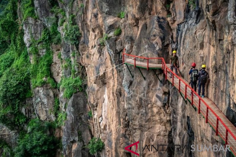Wisata alam di tebing jurang Ondo Langit Gumuk Reco, Semarang (Foto antaranews aji styawan)
