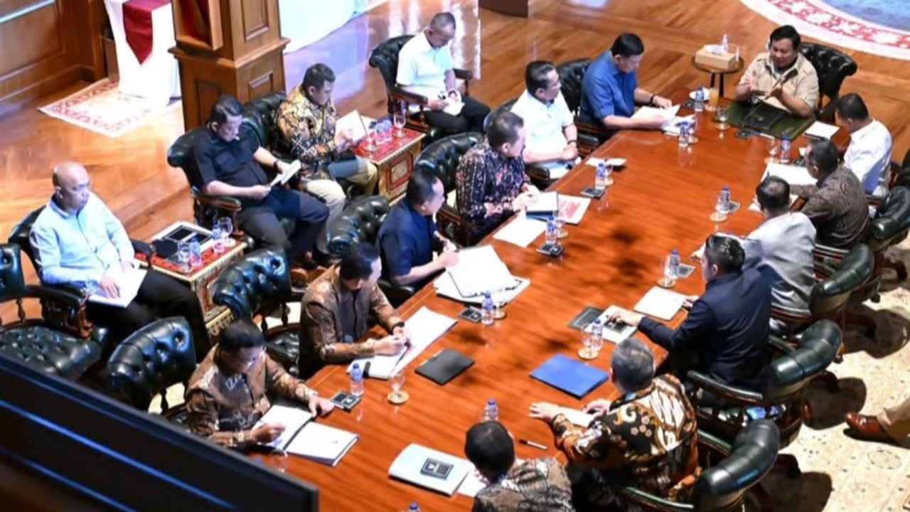 Presiden Prabowo Gelar Rapat Kabinet di Hambalang, Bahas Penertiban Tambang dan Kawasan Hutan