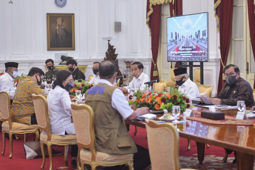 Presiden Jokowi Serahkan Bantuan Modal Kerja bagi Pelaku Usaha Mikro dan Kecil
