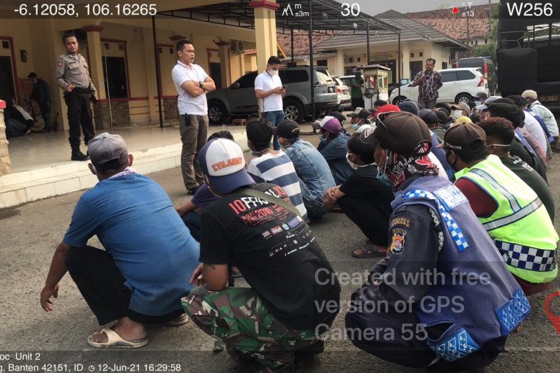 Polda Banten dan jajaran Polres di wilayah Polda Banten telah mengamankan sekitar 438 orang yang diduga terlibat aksi premanisme dalam tiga hari operasi premanisme di Banten. (ANTARA/Mulyana)