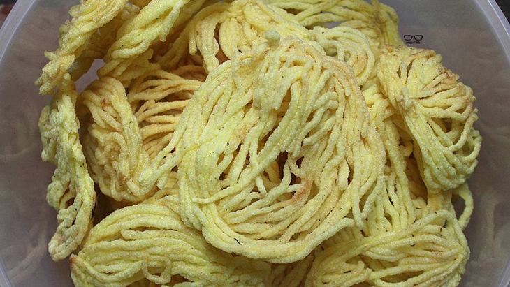Kerupuk mie kuning. (Instagram/ masclink_kulineran)