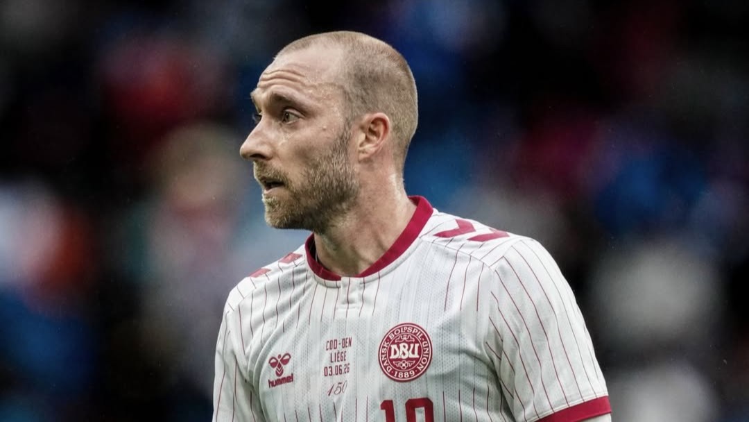 Christian Eriksen bermain sepak bola pakai ICD