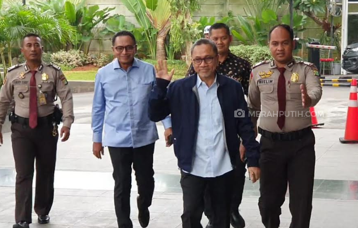 Ketum PAN Zulkifli Hasan Akhirnya Penuhi Panggilan KPK di 'Jumat Keramat'