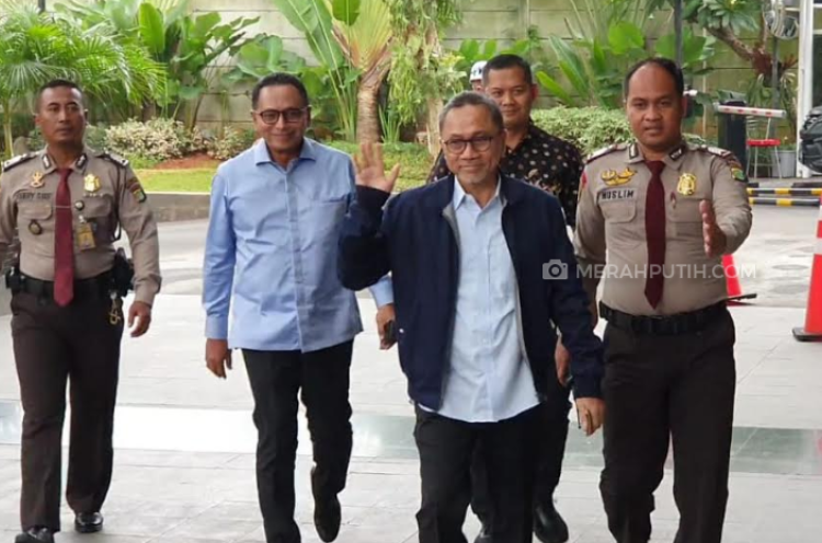Ketum PAN Zulkifli Hasan Akhirnya Penuhi Panggilan KPK di 'Jumat Keramat'
