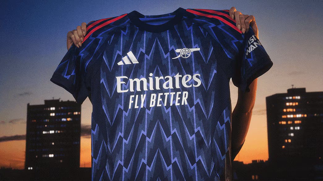 Jersey Tandang Arsenal 2025/26 Sudah Rilis, Dianggap Jadi Sinyal Kuat untuk Sambut Viktor Gyokeres