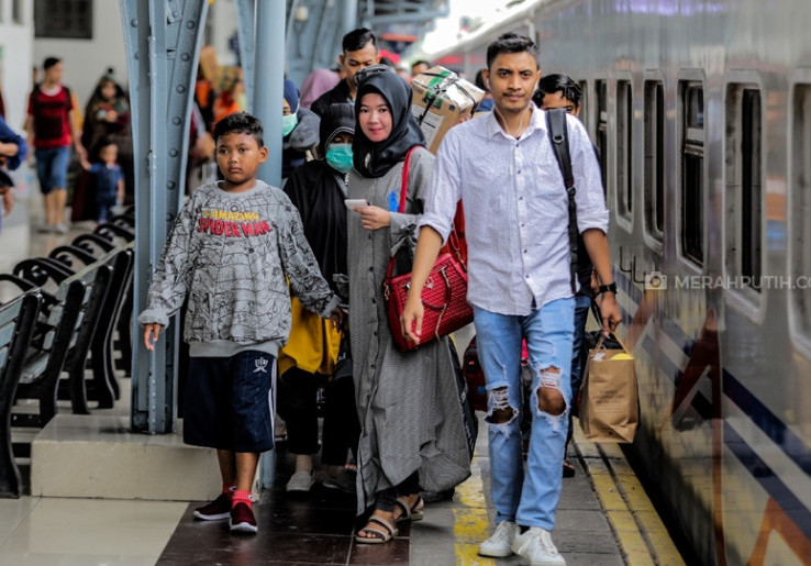 Puncak Arus Balik Lebaran di Stasiun Senen dan Gambir Diperkirakan Hari Ini