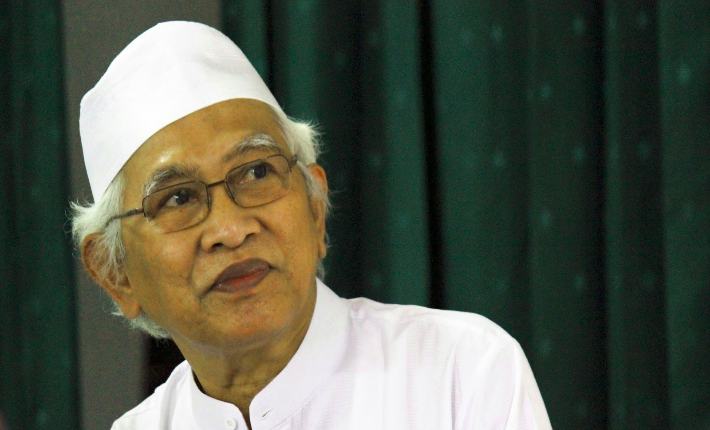 Gus Mus, Ulama 'Nyeleneh' yang Gemar Menulis Puisi