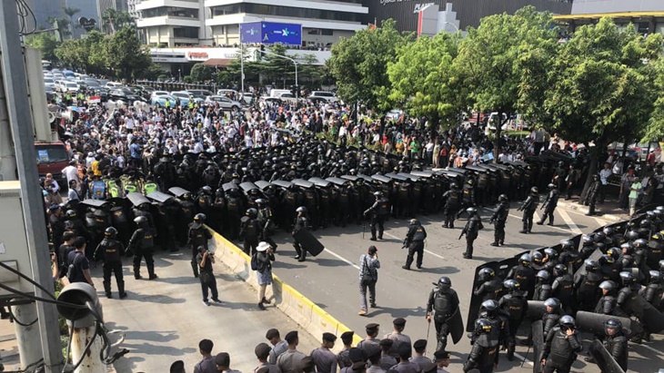 Imbas Kerusuhan 21-22 Mei, TransJakarta Merugi Rp 8 Miliar