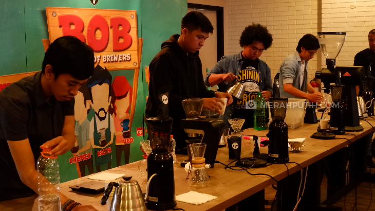 'Battle of Brewers' Dimulai dengan Penyeduh Kopi V60