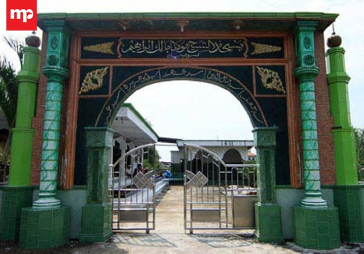  Masjid Bersejarah Syekh Maulana Malik Ibrahim di Desa Leran, Gresik