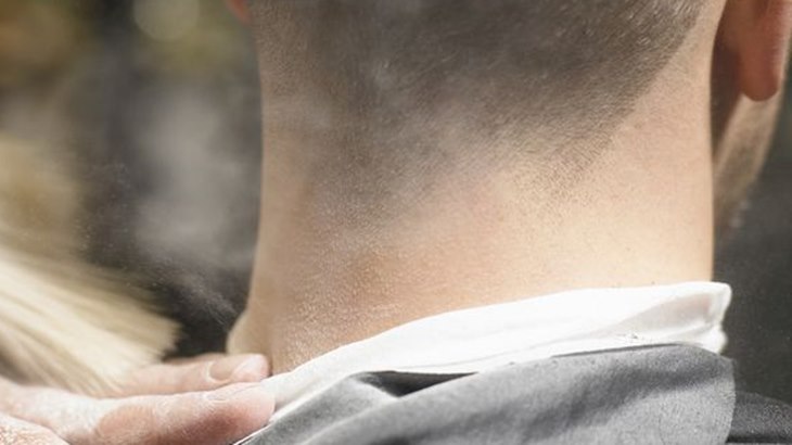 Bagian Tengkuk Hitam? Bersihkanlah!