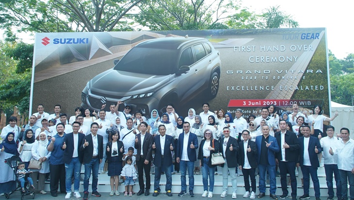 Suzuki Resmi Serahkan Grand Vitara ke Konsumen