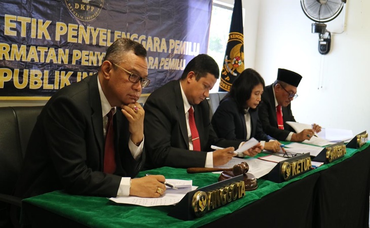 Anggota DKPP mengadili Wahyu Setiawan dalam sidang etik