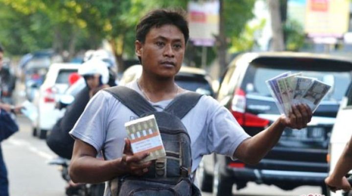 Untung Sejuta Sehari dari Bisnis Penukaran Receh Lebaran