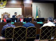 Sidang Perdana Tiga Hakim Nonaktif PN Surabaya Pemberi Vonis Bebas Ronald Tannur