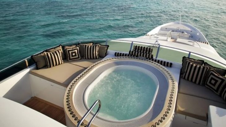 yacht