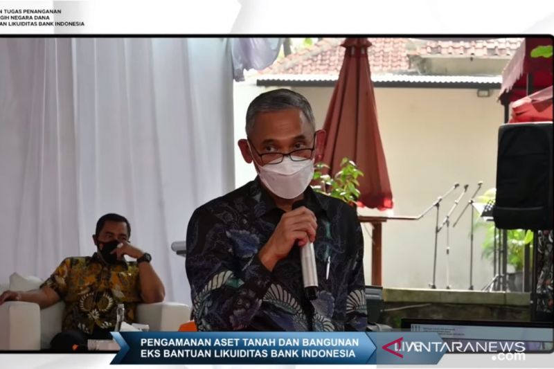 Ketua Harian Satuan Tugas (Satgas) Bantuan Likuiditas Bank Indonesia (BLBI) Rionald Silaban dalam Konferensi Pers Penguasaan Aset Eks BLBI di Jakarta, Jumat (27/08/2021). (ANTARA/Agatha Olivia)