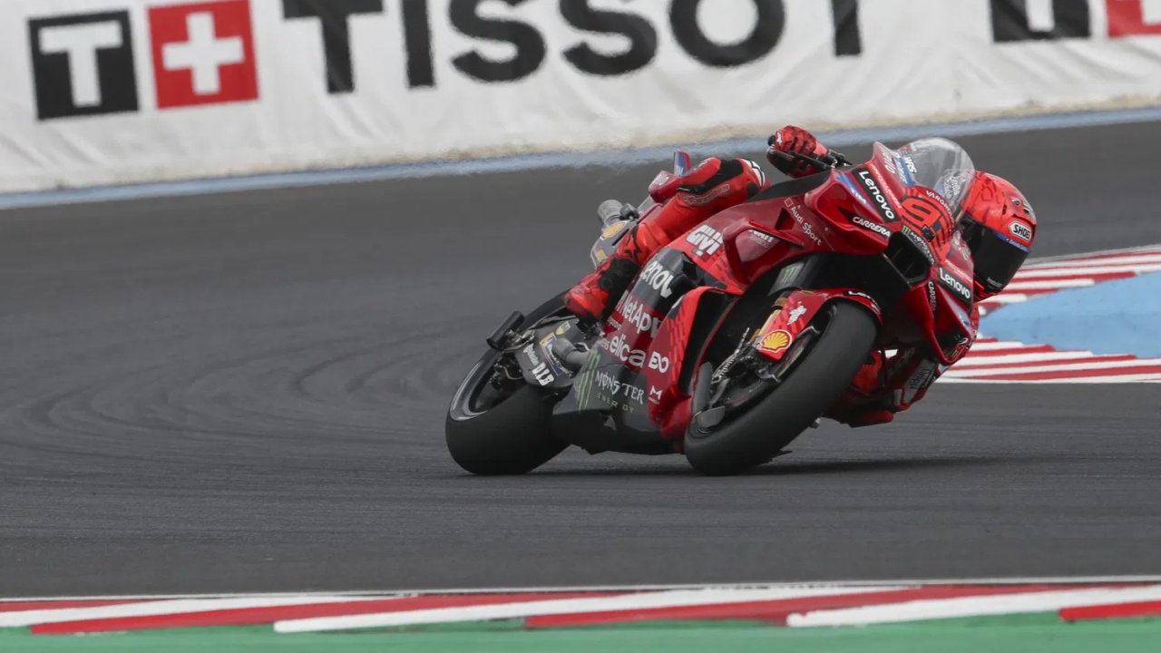 Juara Dunia Sudah di Depan Mata! Marc Marquez Tertekan di Barisan Depan Bersama Pecco Bagnaia dan Joan Mir