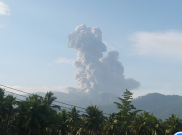 Gunung Dukono Maluku Utara Meletus   
