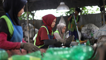 Menilik Proses Daur Ulang Botol Plastik di Koperasi Pemulung Berdaya