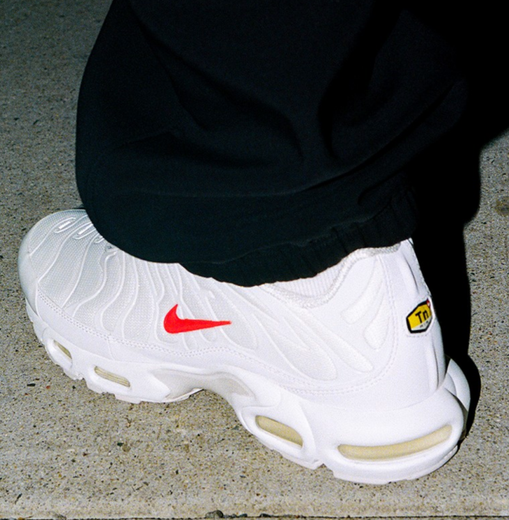 The Supreme x Nike Air Max Plus FW20 WHITE. (Foto Hypebeast)