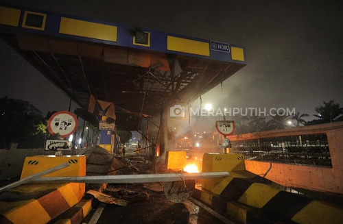 Jasa Marga Segera Perbaiki Dua Gerbang Tol yang Dirusak Massa