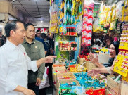 Tinjau Pasar Johar Karawang, Jokowi Temukan 1 Harga Kebutuhan Pokok Belum Turun