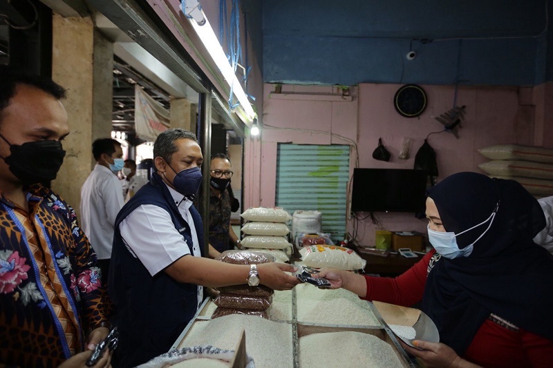 Pemkot Bandung Nyatakan Perang Pada Rentenir Pinjaman Online