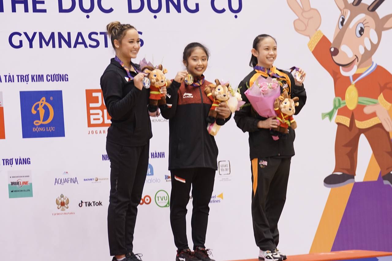 Rifda Irfana Lutfi mempersembahkan emas untuk Indonesia dari cabang Gymnastic di nomor womans Indovidual SEA Games 2021 Vietnam, Sabtu (14/5). Foto: NOC Indonesia/M Rifqi
