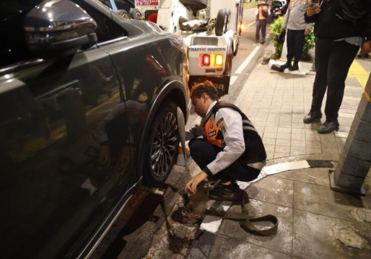 Masih Nekat Parkir Liar di Senopati, Siap-Siap Kena Sanksi Derek & Cabut Pentil!